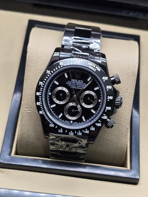 Rolex — esfera negra con subesferas claras y brazalete plateado