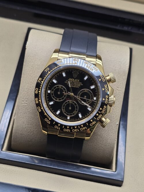 Rolex — esfera negra con subesferas doradas y correa negra