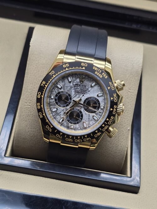 Rolex — esfera gris texturizada con subesferas y correa negra