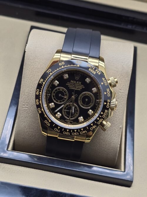 Rolex — esfera negra con subesferas, caja dorada y correa negra