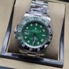 Rolex — esfera verde con bisel verde y negro, brazalete plateado