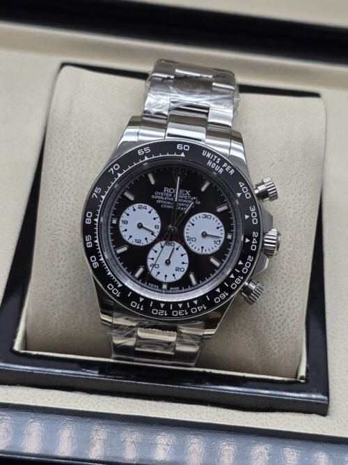 Rolex — esfera negra con subesferas blancas y brazalete plateado