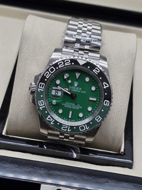 Rolex — esfera verde con bisel verde y negro, brazalete plateado