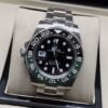 Rolex — esfera negra con bisel verde y negro, brazalete plateado