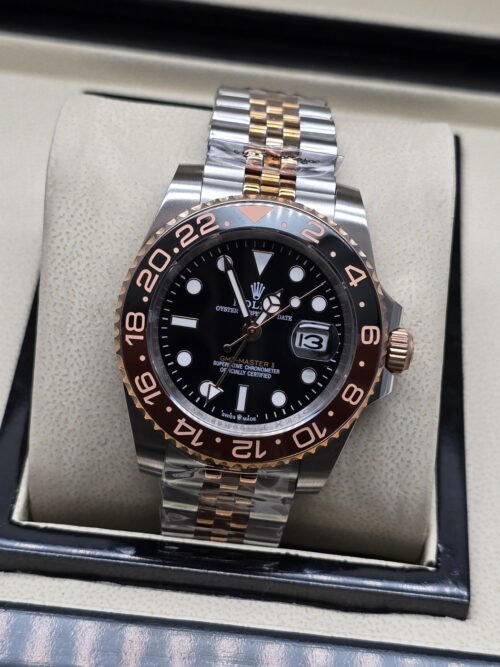 Rolex — esfera negra con bisel marrón y negro, brazalete bicolor