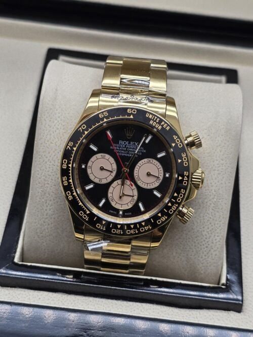 Rolex — esfera negra con subesferas claras y brazalete dorado