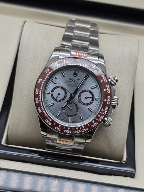 Rolex — esfera gris con subesferas y bisel rojizo