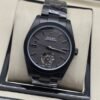 Rolex — esfera gris con apertura inferior y caja negra
