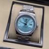 Rolex — esfera azul turquesa texturizada y brazalete plateado · 41 mm