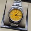 Rolex — esfera amarilla con índices plateados y brazalete plateado · 41 mm