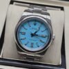 Rolex — esfera azul turquesa con bisel liso y brazalete plateado · 41 mm