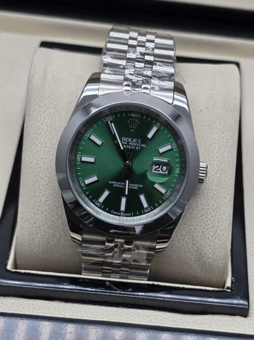 Rolex — esfera verde con fecha y bisel liso y brazalete plateado · 41 mm