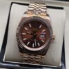 Rolex — esfera marrón con bisel rosado y brazalete rosado · 41 mm