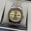 Rolex — esfera dorada clara con números romanos y brazalete bicolor · 41 mm