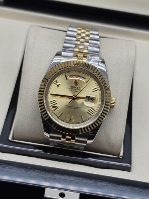 Rolex — esfera dorada clara con números romanos y brazalete bicolor · 41 mm