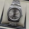 Rolex — esfera gris con bisel liso y brazalete plateado · 41 mm
