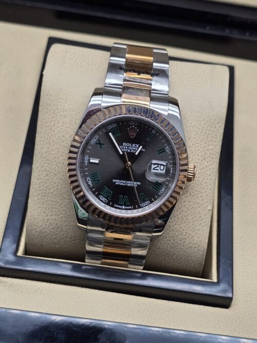 Rolex — esfera negra con bisel brillante rosado y brazalete bicolor · 36 mm