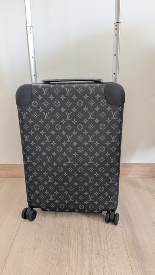 Louis Vuitton — maleta de monograma gris y detalles negros