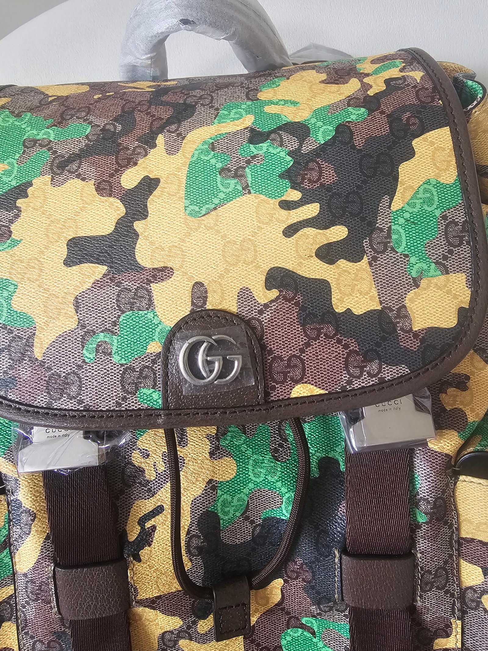 Gucci — Morral camuflado verde y amarillo