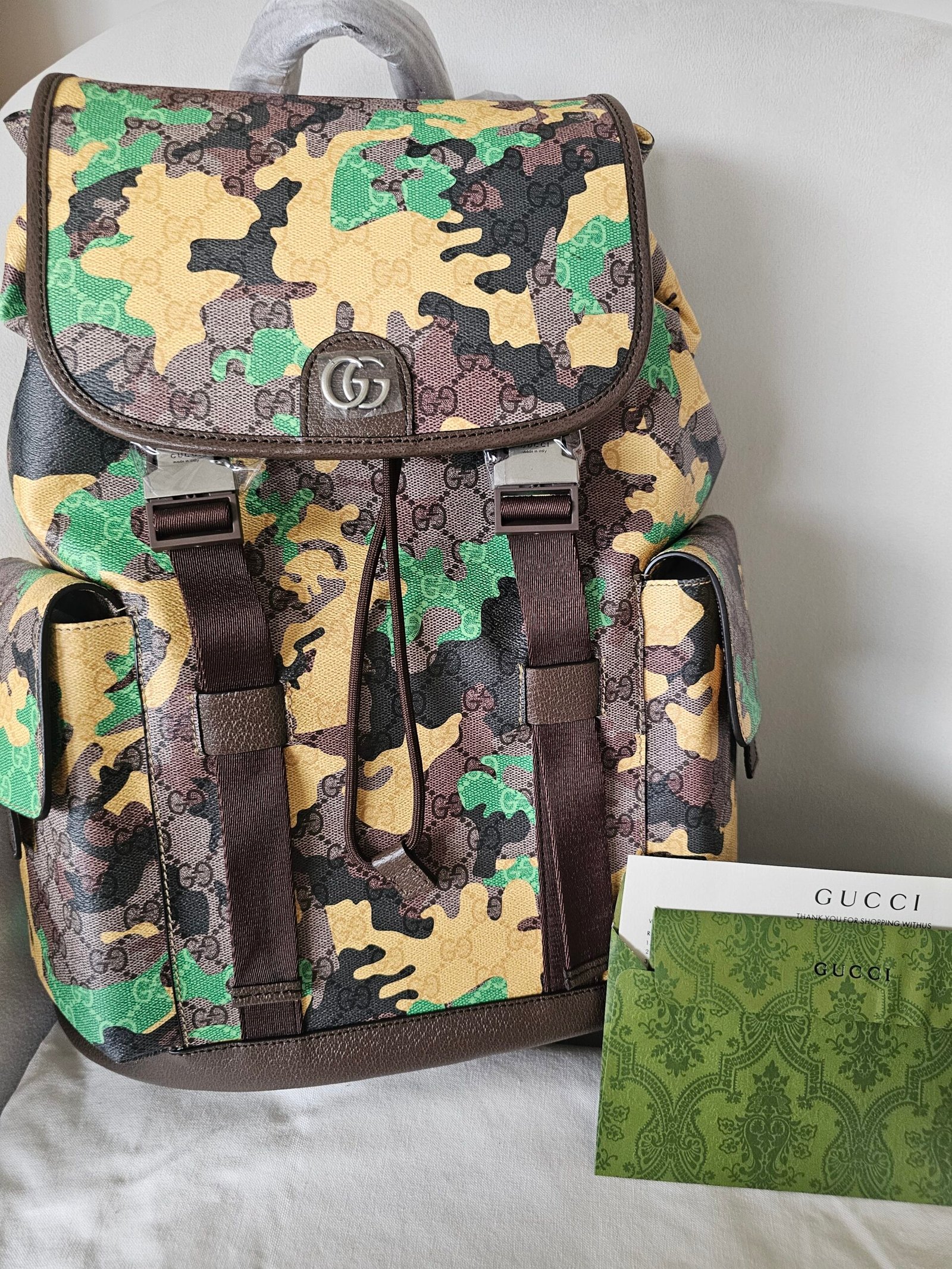 Gucci — Morral camuflado verde y amarillo