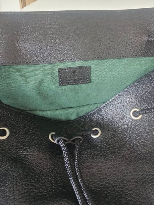 Gucci — Morral negro con franja verde y roja