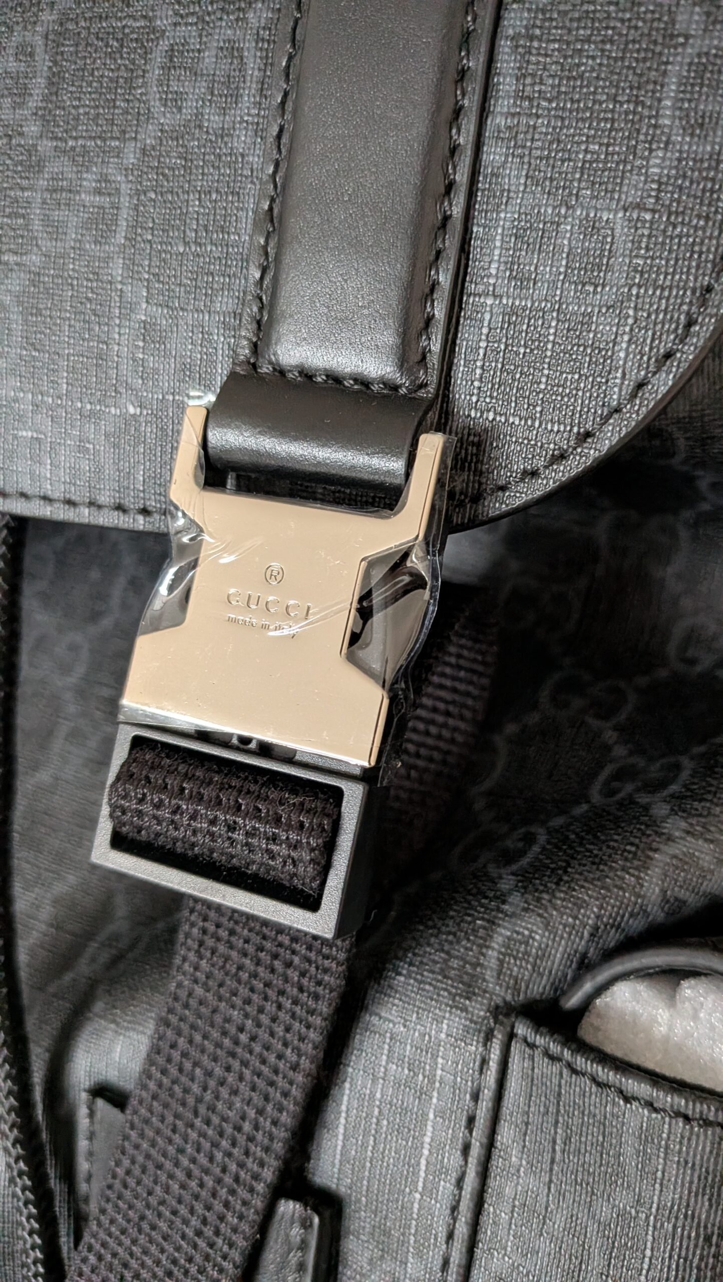 Gucci — Morral monograma gris