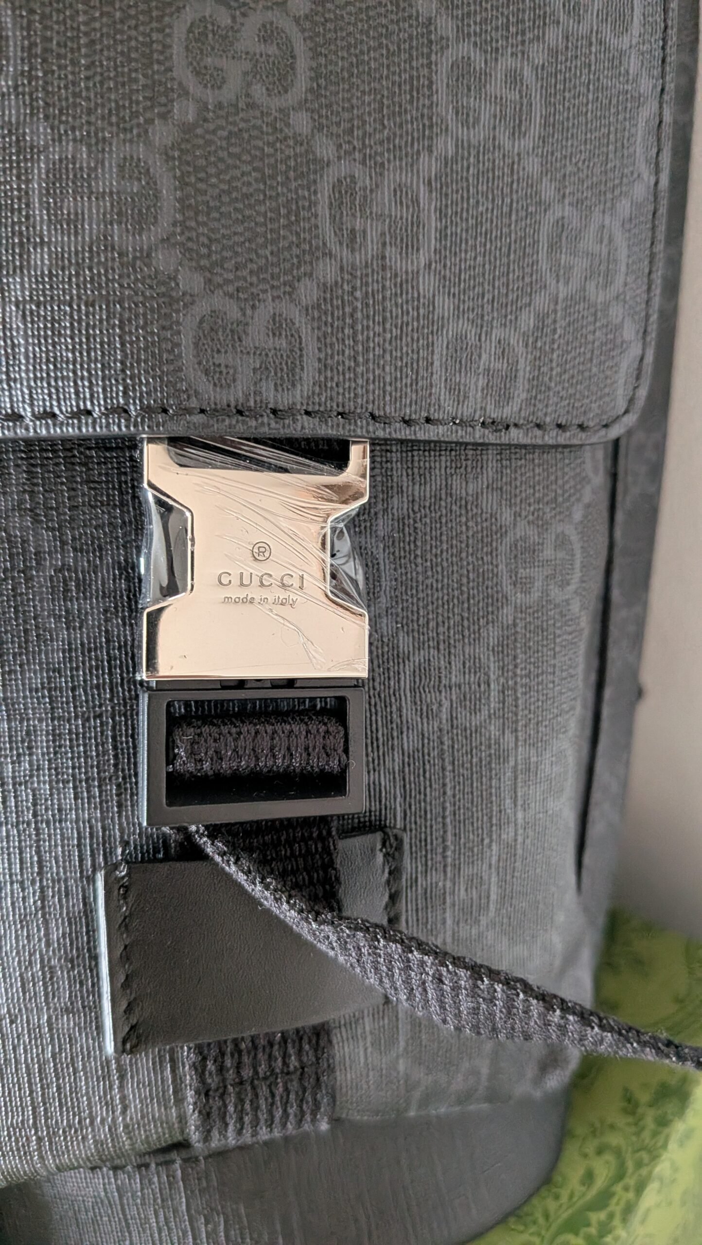 Gucci — Morral monograma gris