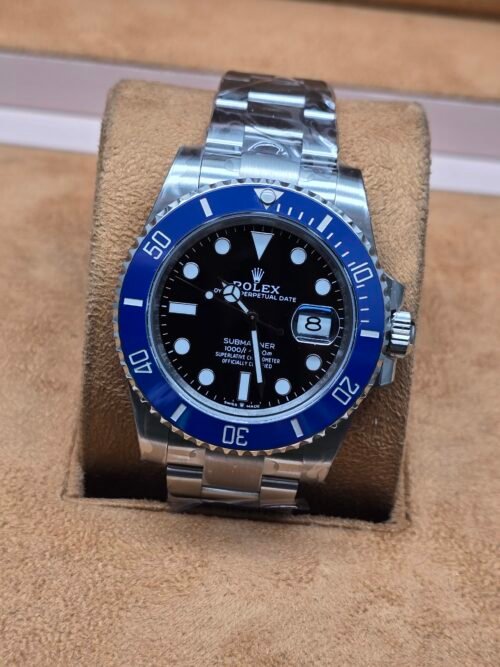 Rolex — bisel azul y esfera negra