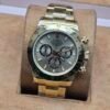 Rolex — esfera gris y brazalete dorado