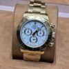 Rolex — esfera blanca y brazalete dorado