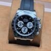 Rolex — esfera negra con subesferas plateadas · correa negra
