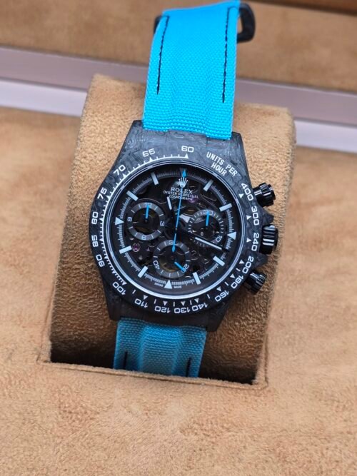 Rolex — esfera oscura y correa turquesa