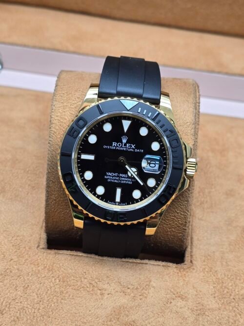 Rolex — esfera negra · caja dorada y correa negra
