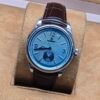 Rolex — esfera azul texturizada y correa marrón