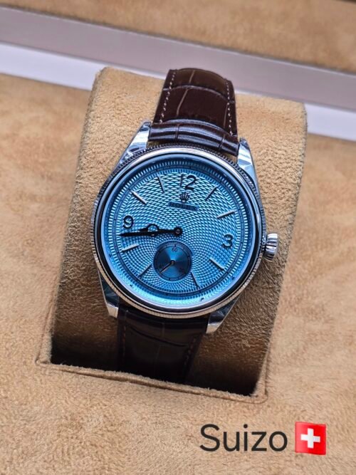 Rolex — esfera azul texturizada y correa marrón