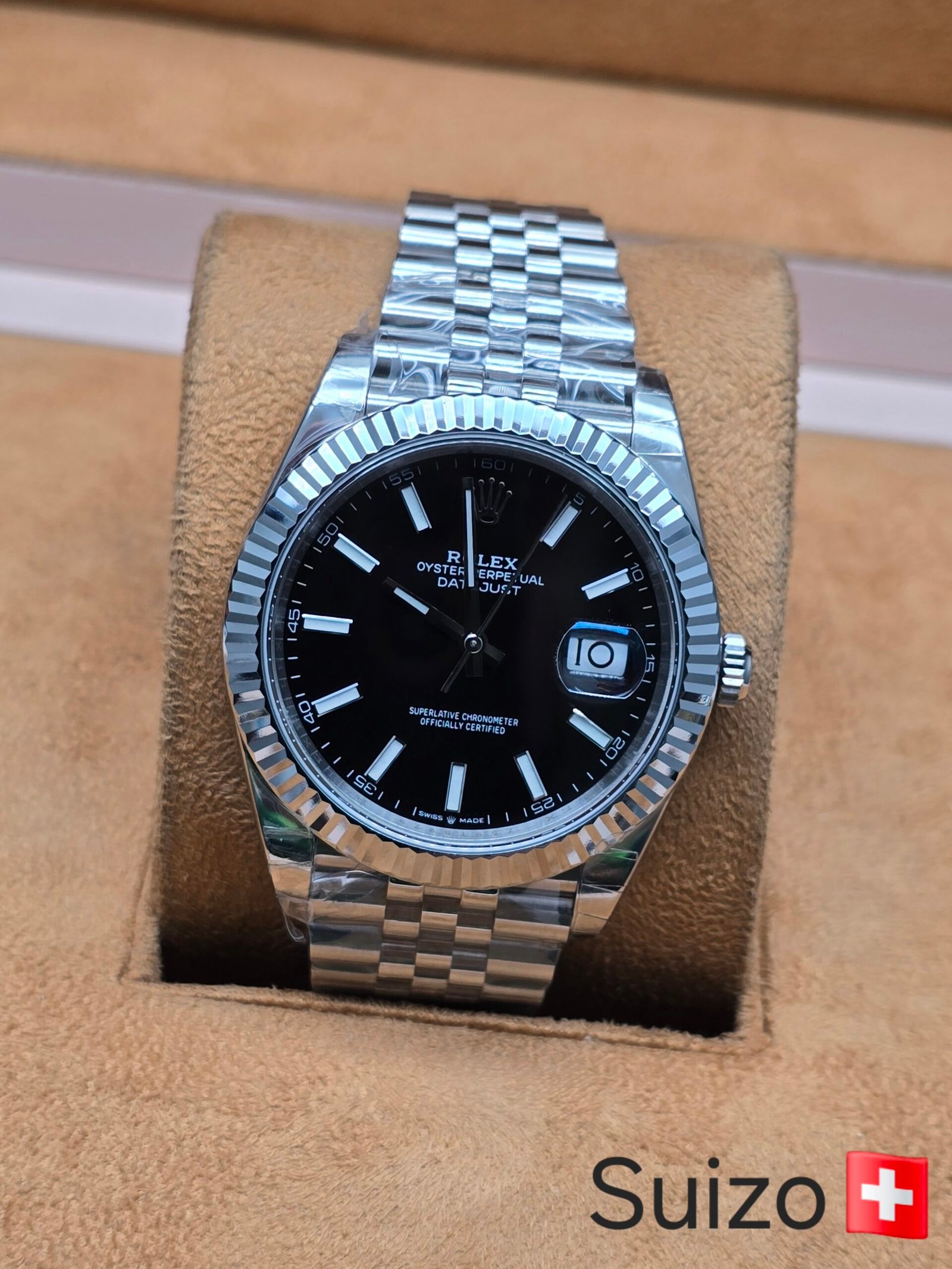 Rolex — esfera negra y bisel estriado
