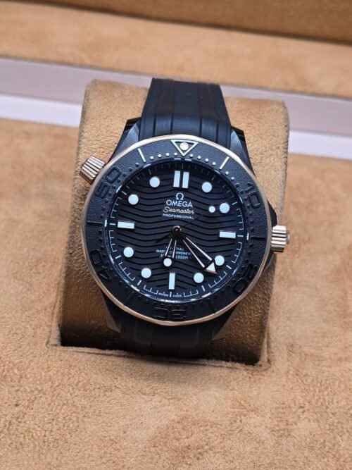 Omega — esfera negra y correa negra