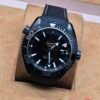 Omega — esfera negra y caja oscura