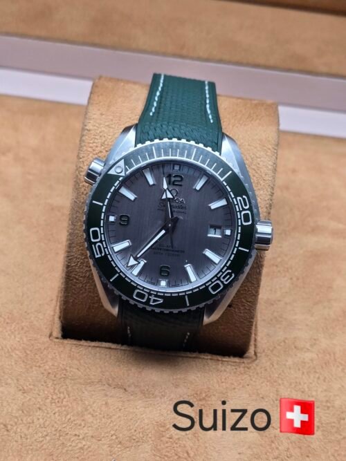 Omega — esfera gris y correa verde