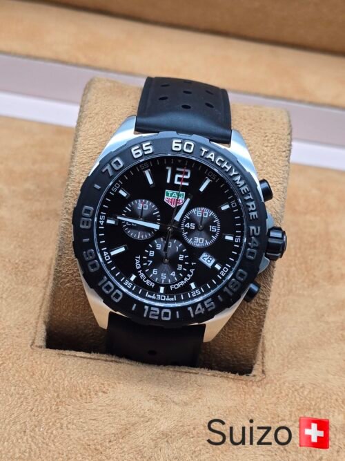 TAG Heuer — esfera negra con subesferas y correa negra