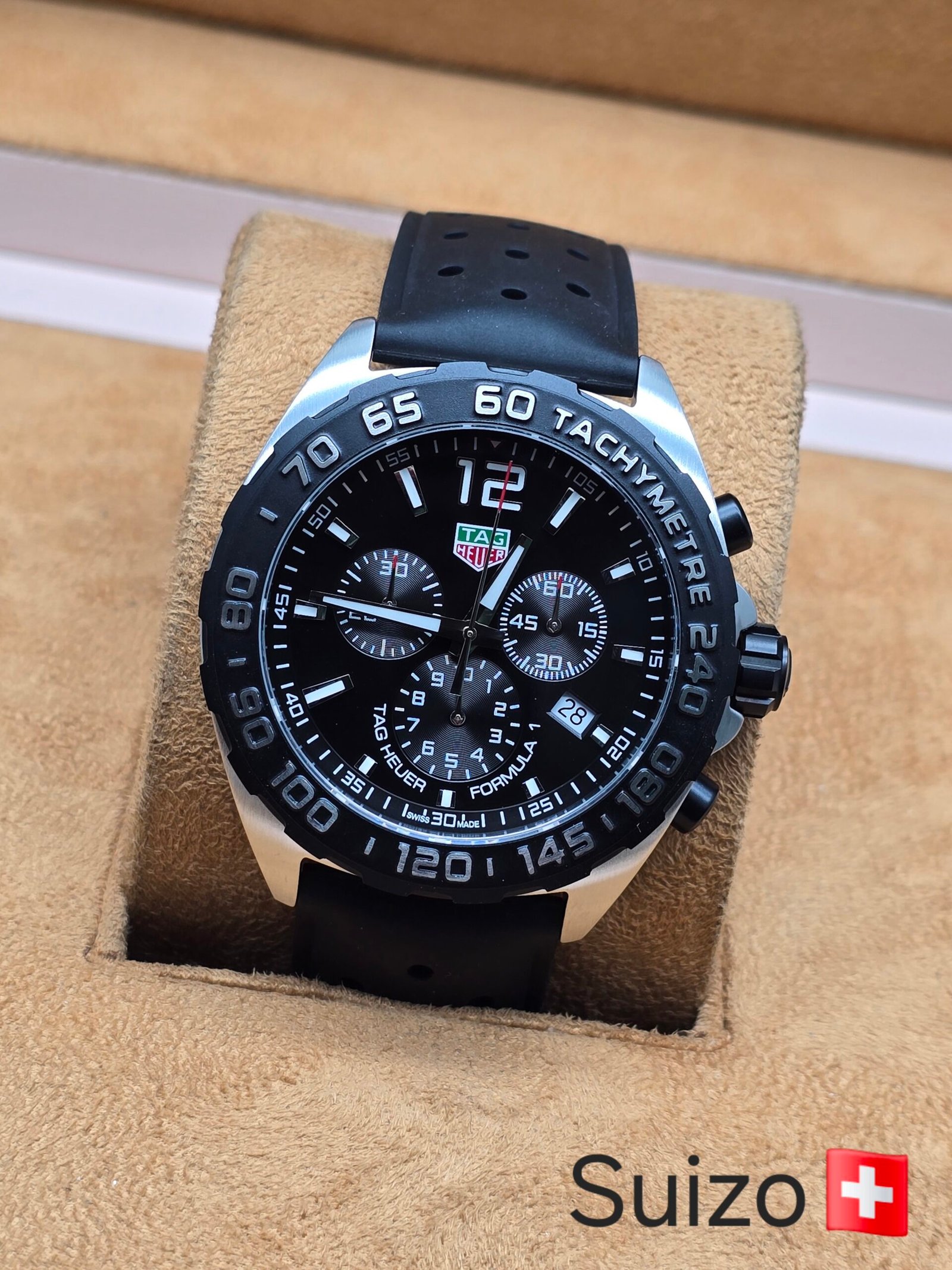 TAG Heuer — esfera negra con subesferas y correa negra