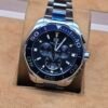 TAG Heuer — esfera azul y brazalete plateado con subesferas