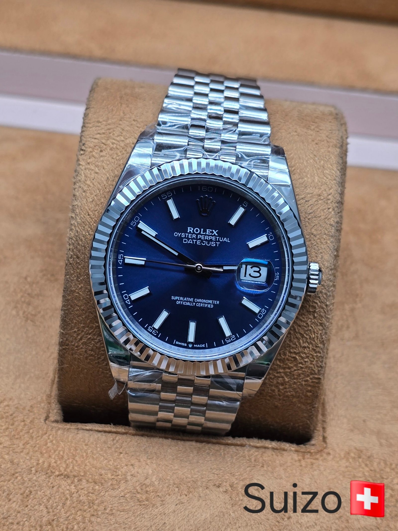 Rolex — esfera azul y bisel estriado