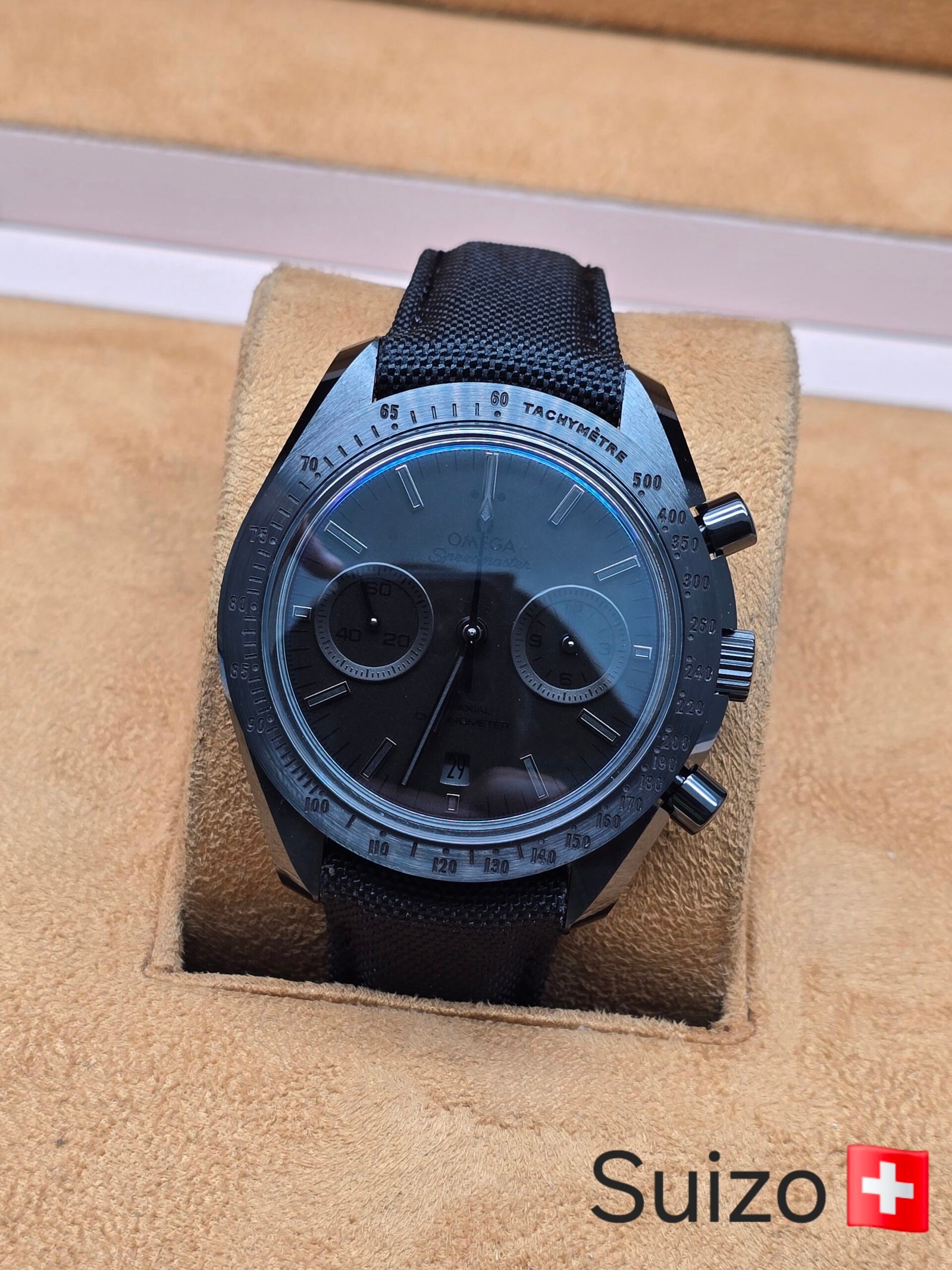 Omega — esfera gris oscura con dos subesferas