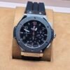 Hublot — esfera negra · bisel gris y correa texturizada