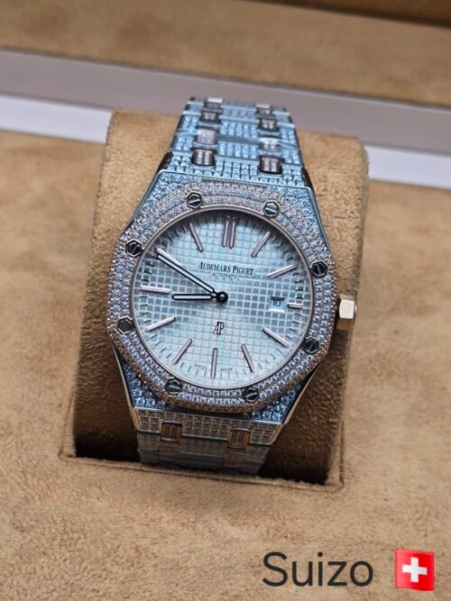 Audemars Piguet — esfera clara y brazalete brillante plateado
