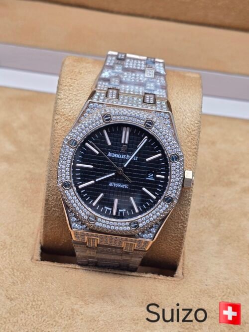 Audemars Piguet — esfera negra y brazalete brillante rosado