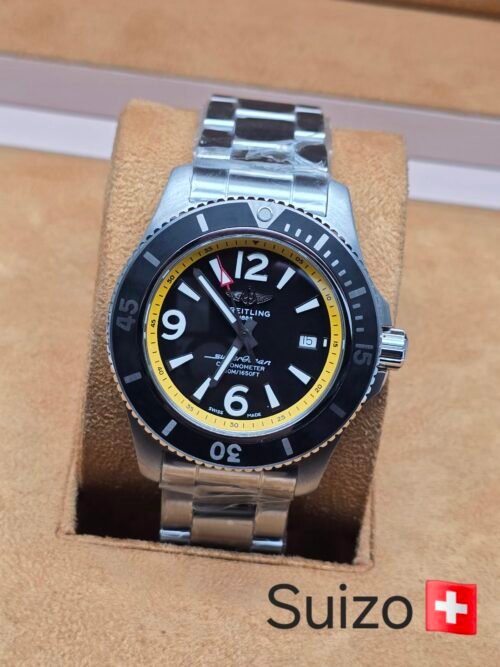 Breitling — esfera negra con aro amarillo