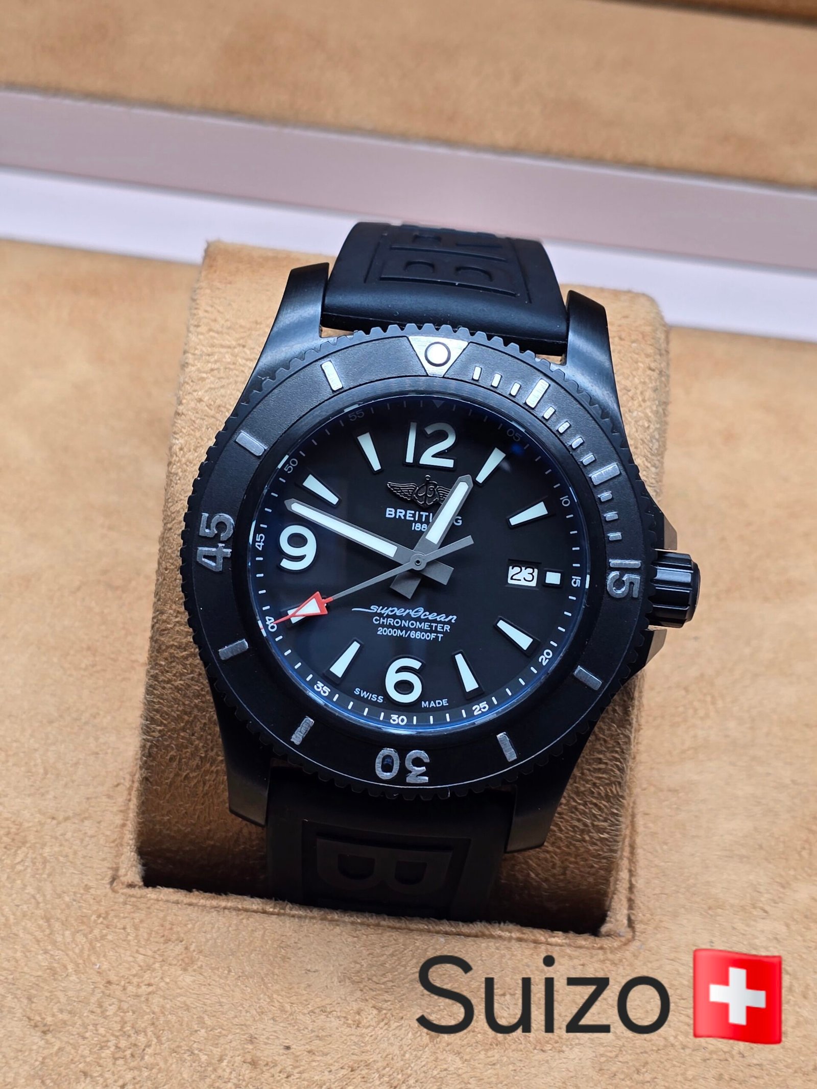 Breitling — esfera negra y caja negra