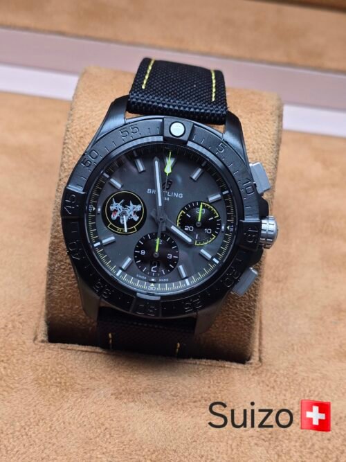 Breitling — esfera negra con subesferas y detalles amarillos